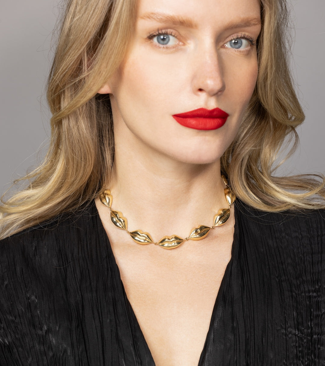 Kiss Collar Necklace