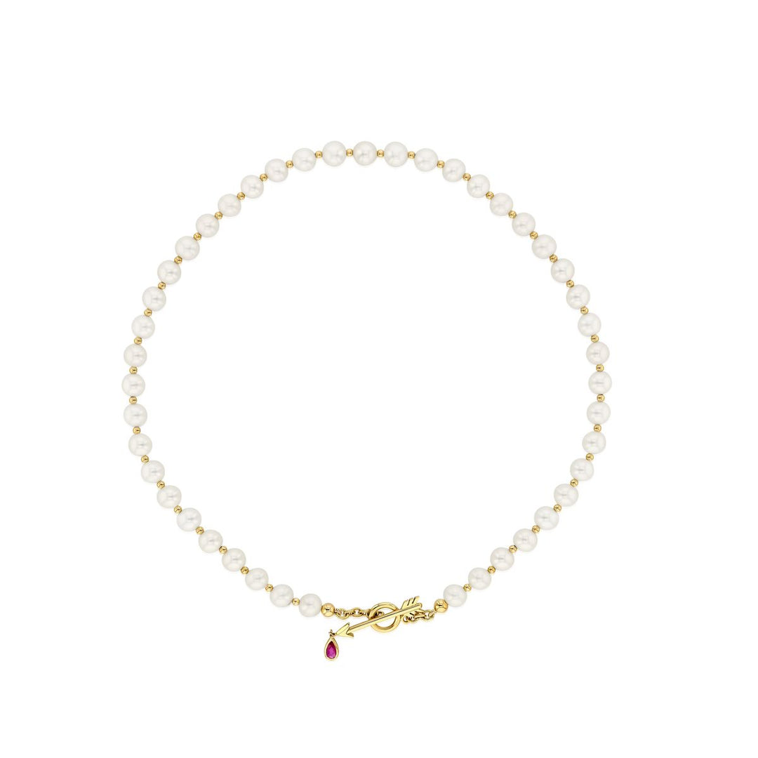 rachel quinn jewelry artemis pearl necklace with yellow gold chain and arrow clasp with ruby droplet dangling from arrow on white background