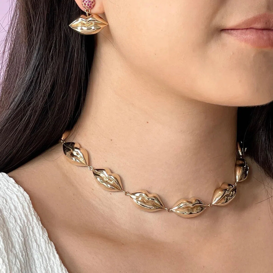 Kiss Collar Necklace