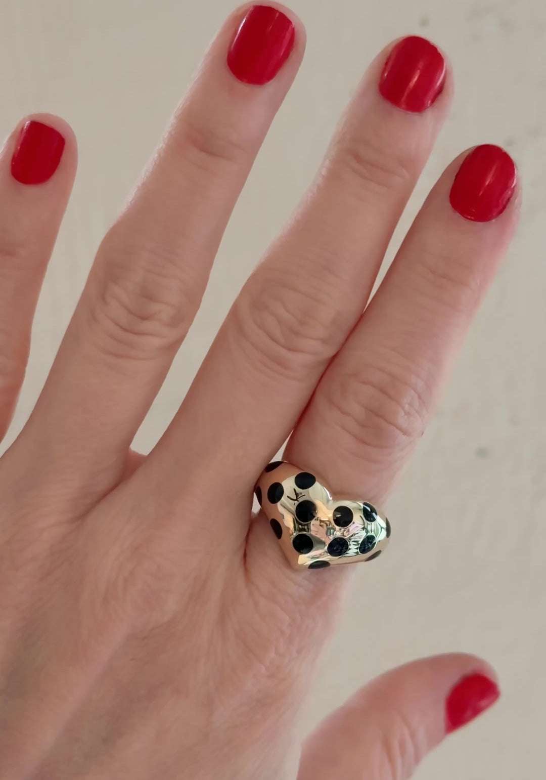 Chubby Heart Black Dots Ring